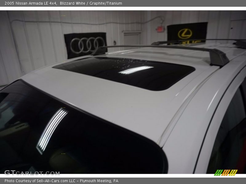 Blizzard White / Graphite/Titanium 2005 Nissan Armada LE 4x4