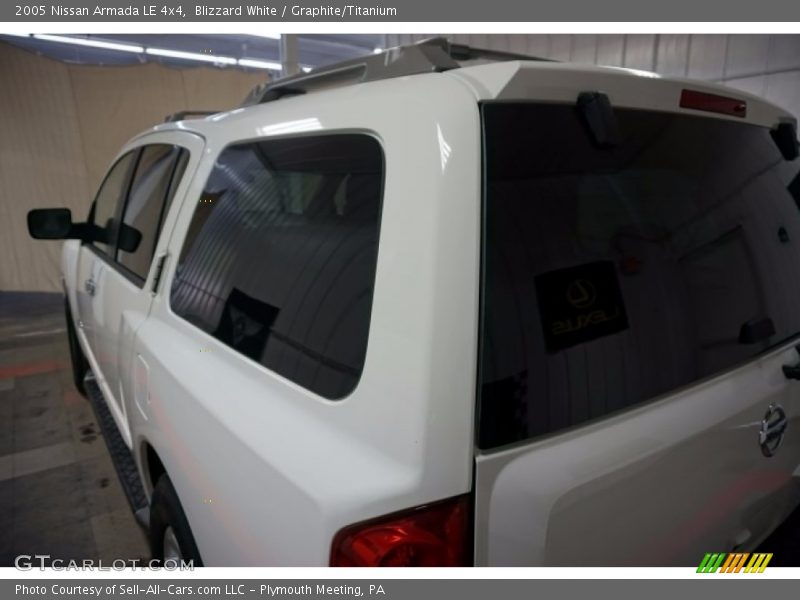 Blizzard White / Graphite/Titanium 2005 Nissan Armada LE 4x4