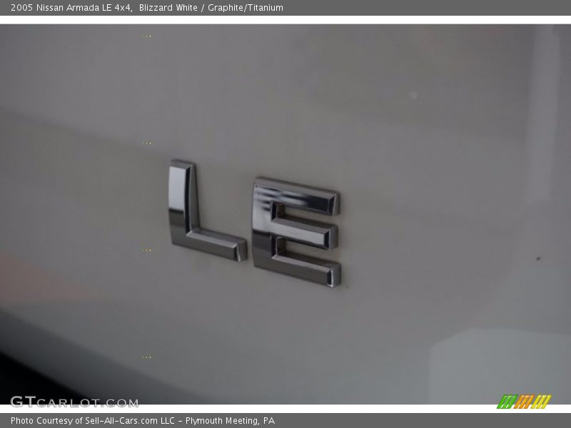 Blizzard White / Graphite/Titanium 2005 Nissan Armada LE 4x4