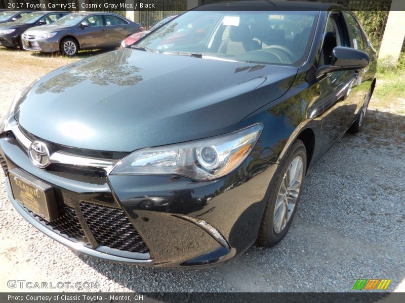 Cosmic Gray Mica / Black 2017 Toyota Camry SE