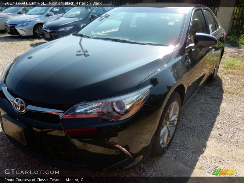 Midnight Black Metallic / Black 2017 Toyota Camry SE