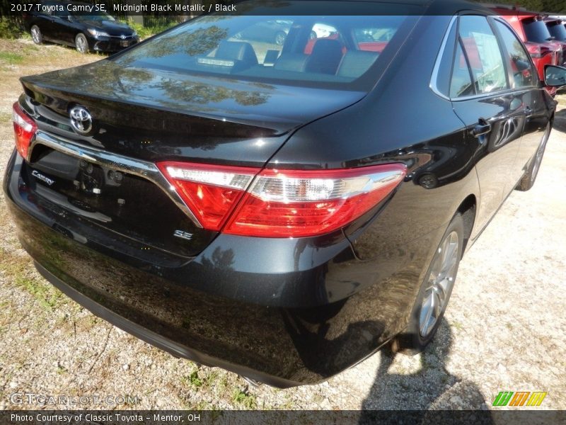 Midnight Black Metallic / Black 2017 Toyota Camry SE