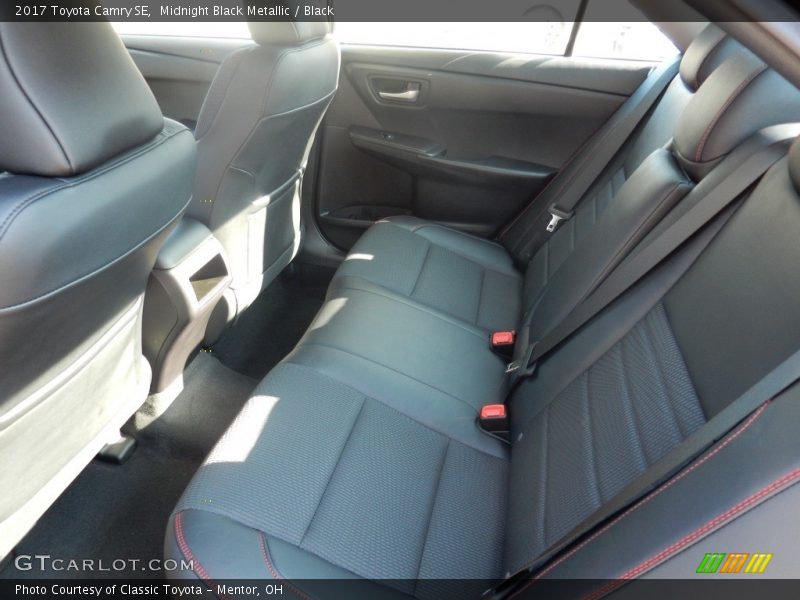 Midnight Black Metallic / Black 2017 Toyota Camry SE