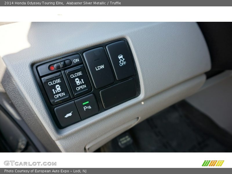 Alabaster Silver Metallic / Truffle 2014 Honda Odyssey Touring Elite