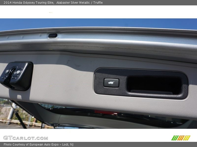 Alabaster Silver Metallic / Truffle 2014 Honda Odyssey Touring Elite
