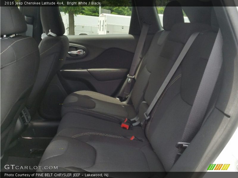 Bright White / Black 2016 Jeep Cherokee Latitude 4x4