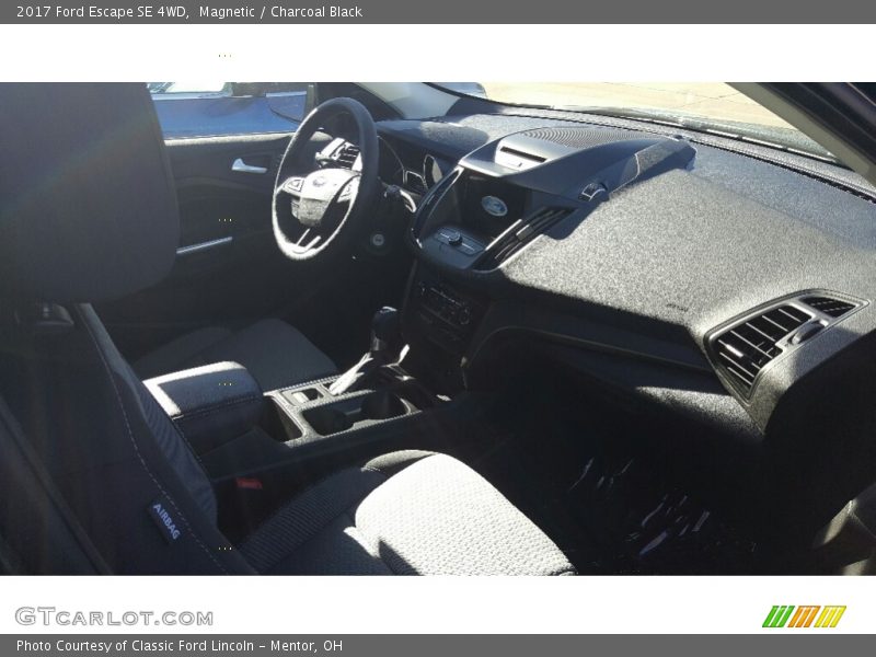 Magnetic / Charcoal Black 2017 Ford Escape SE 4WD