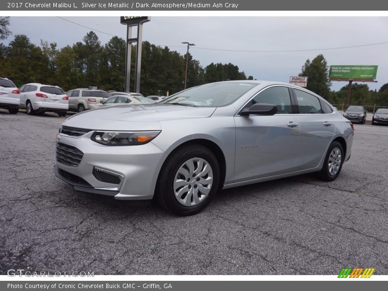 Front 3/4 View of 2017 Malibu L