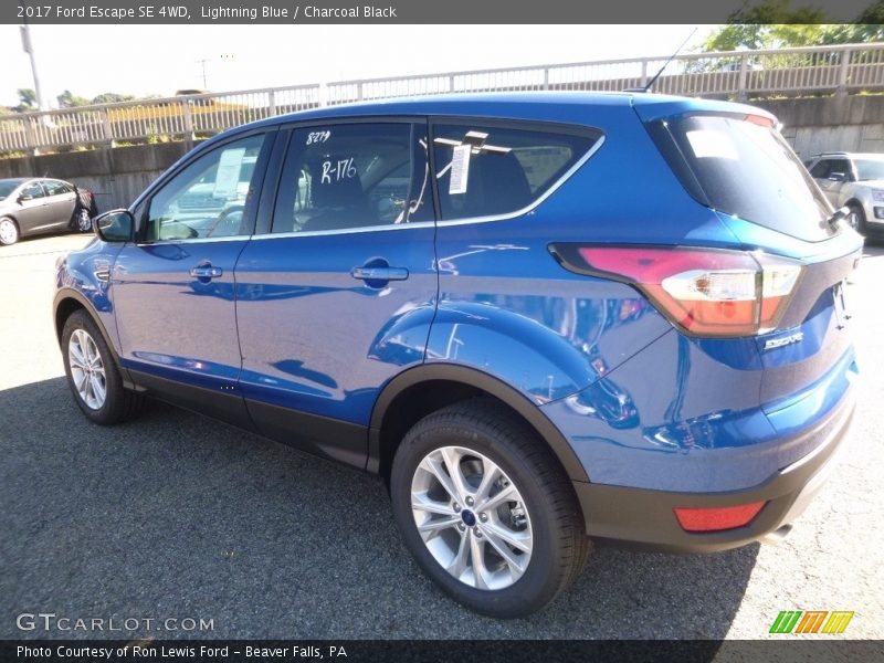 Lightning Blue / Charcoal Black 2017 Ford Escape SE 4WD