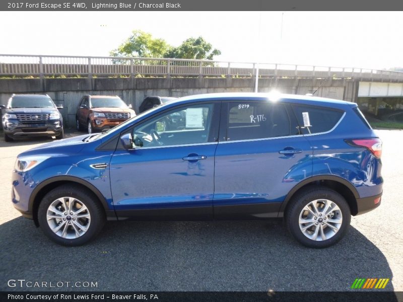 Lightning Blue / Charcoal Black 2017 Ford Escape SE 4WD