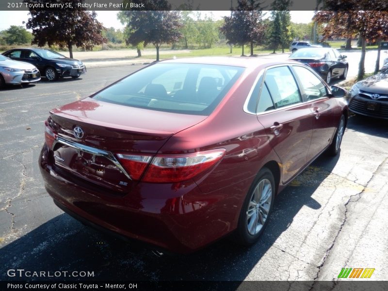 Ruby Flare Pearl / Black 2017 Toyota Camry SE