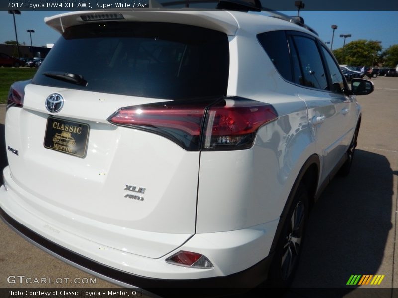 Super White / Ash 2017 Toyota RAV4 XLE AWD