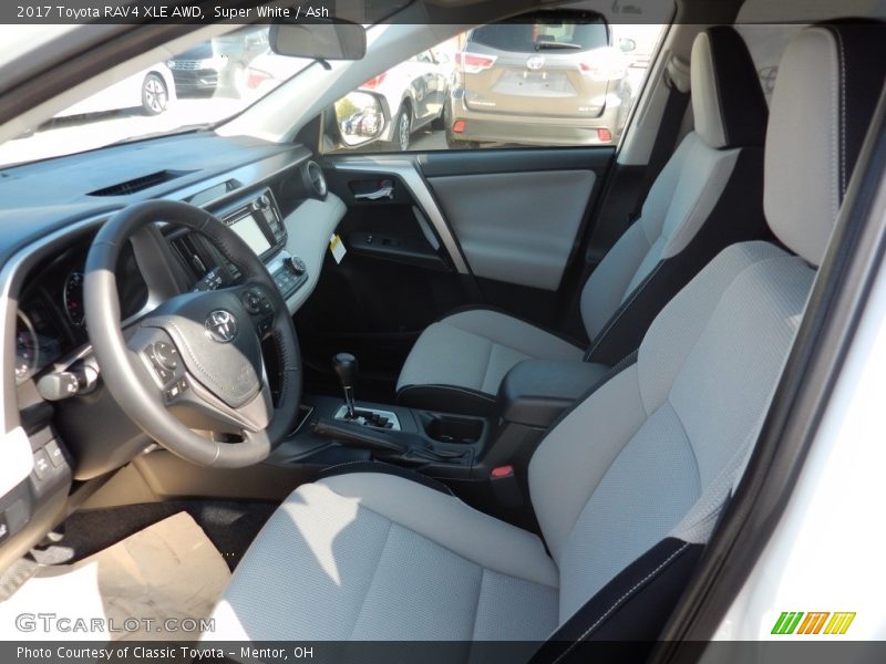 Super White / Ash 2017 Toyota RAV4 XLE AWD