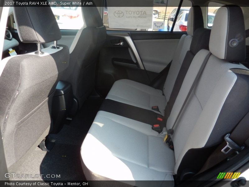 Super White / Ash 2017 Toyota RAV4 XLE AWD