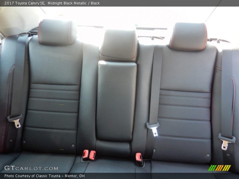 Midnight Black Metallic / Black 2017 Toyota Camry SE