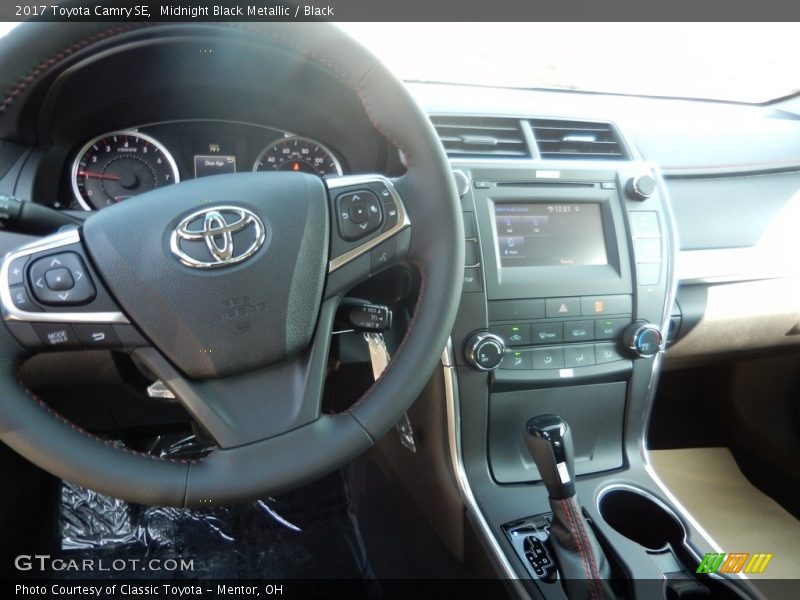 Midnight Black Metallic / Black 2017 Toyota Camry SE