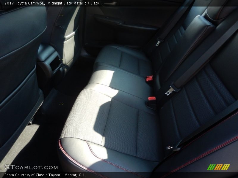Midnight Black Metallic / Black 2017 Toyota Camry SE