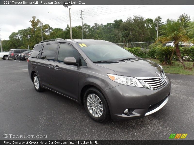 Front 3/4 View of 2014 Sienna XLE