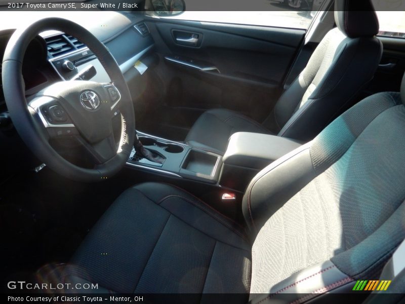 Super White / Black 2017 Toyota Camry SE