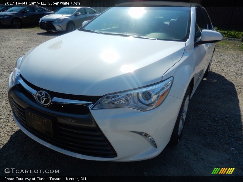 Super White / Ash 2017 Toyota Camry LE