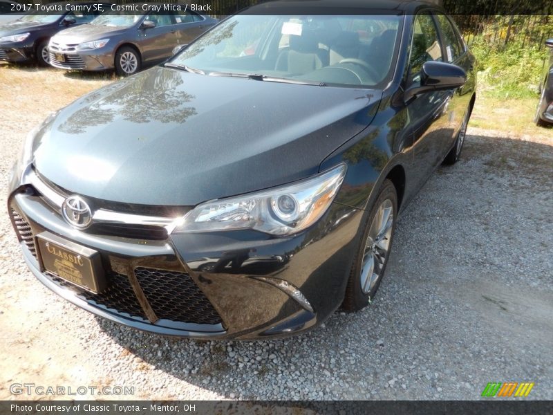 Cosmic Gray Mica / Black 2017 Toyota Camry SE