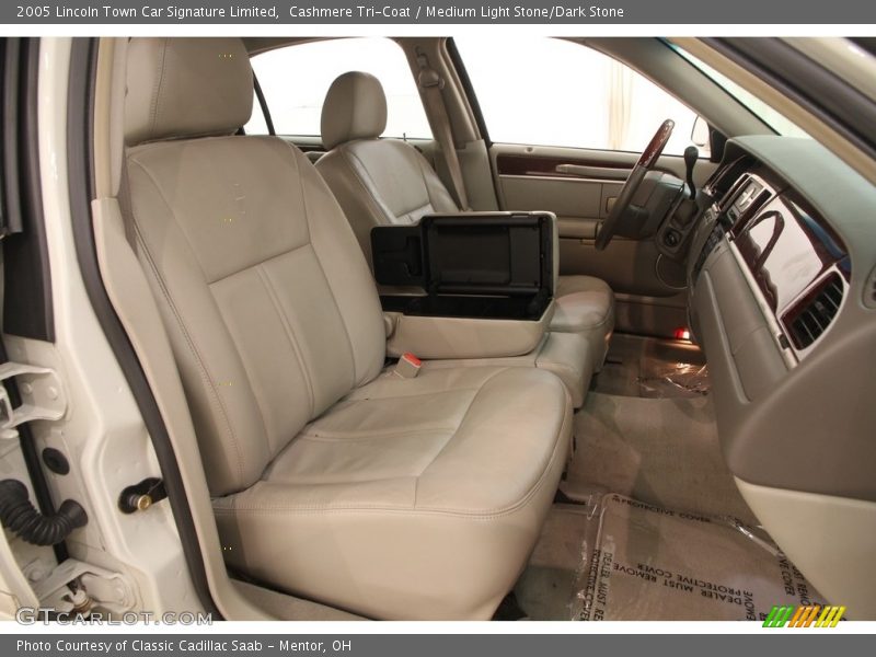 Cashmere Tri-Coat / Medium Light Stone/Dark Stone 2005 Lincoln Town Car Signature Limited