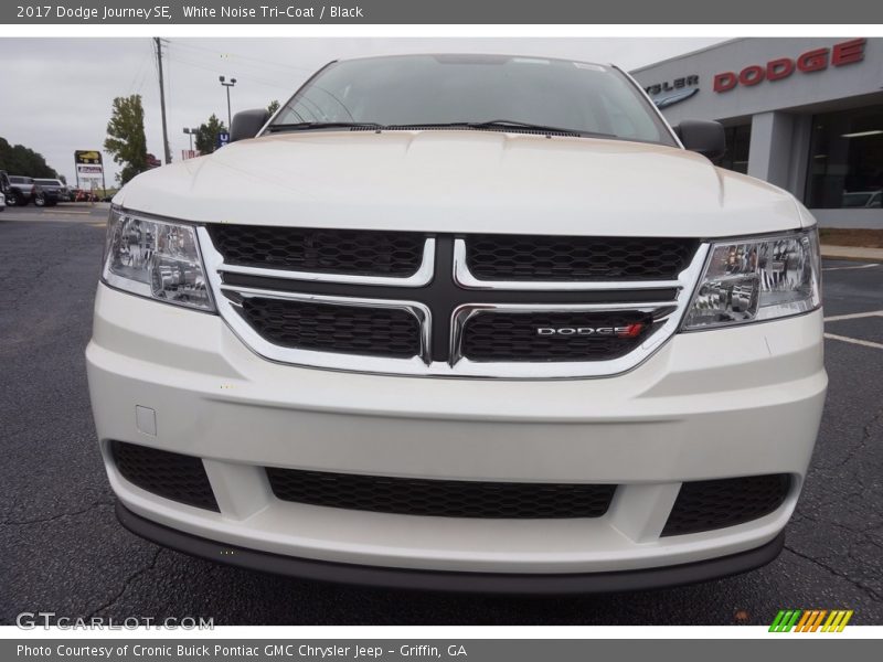 White Noise Tri-Coat / Black 2017 Dodge Journey SE