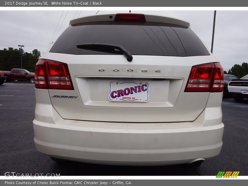 White Noise Tri-Coat / Black 2017 Dodge Journey SE
