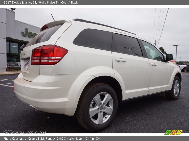 White Noise Tri-Coat / Black 2017 Dodge Journey SE