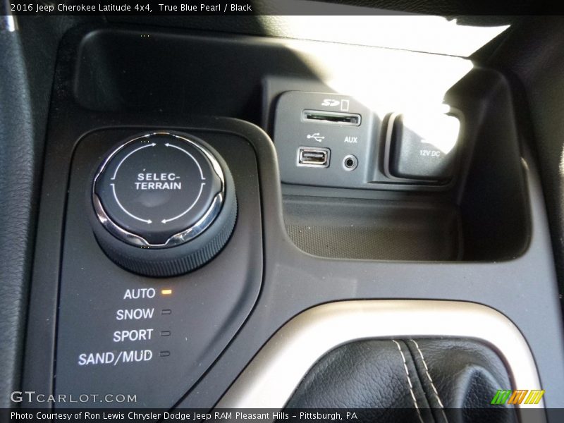 True Blue Pearl / Black 2016 Jeep Cherokee Latitude 4x4