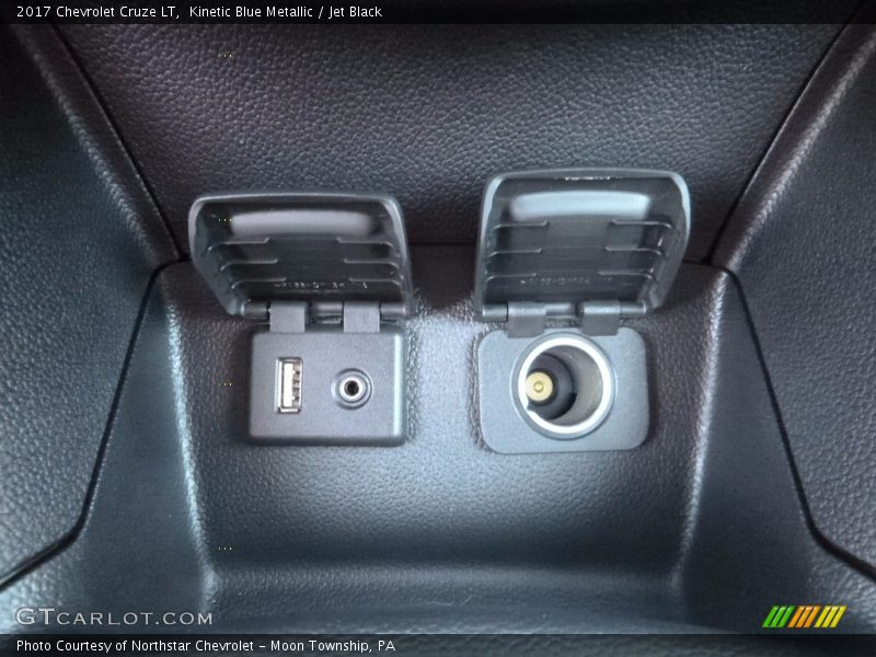 Kinetic Blue Metallic / Jet Black 2017 Chevrolet Cruze LT