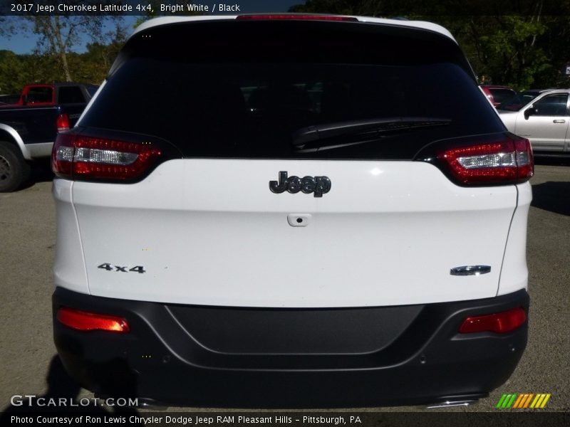 Bright White / Black 2017 Jeep Cherokee Latitude 4x4