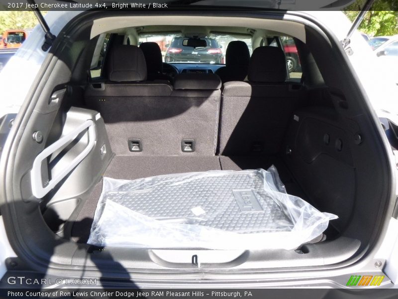 Bright White / Black 2017 Jeep Cherokee Latitude 4x4