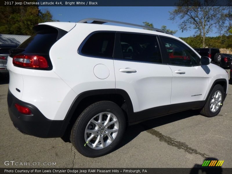 Bright White / Black 2017 Jeep Cherokee Latitude 4x4