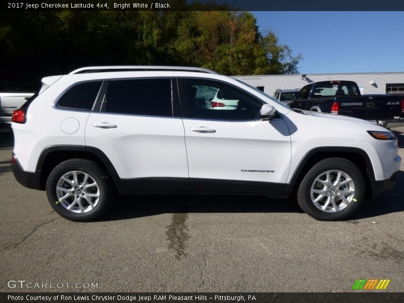 Bright White / Black 2017 Jeep Cherokee Latitude 4x4