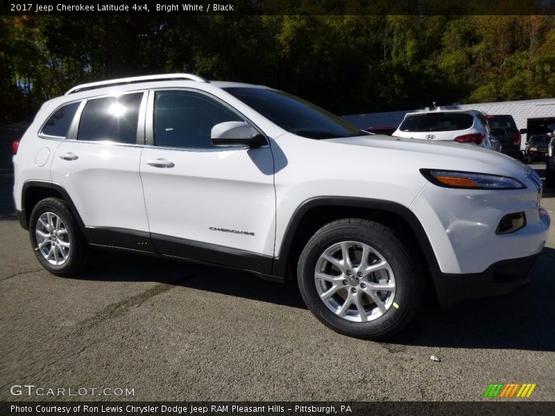 Bright White / Black 2017 Jeep Cherokee Latitude 4x4