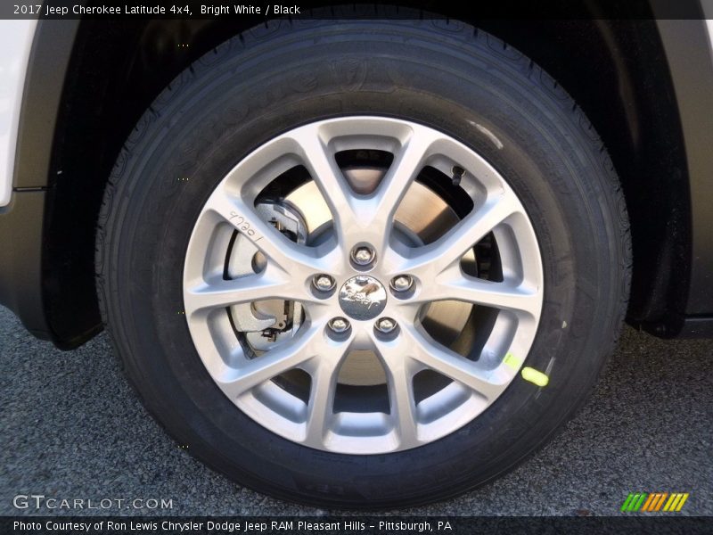 Bright White / Black 2017 Jeep Cherokee Latitude 4x4