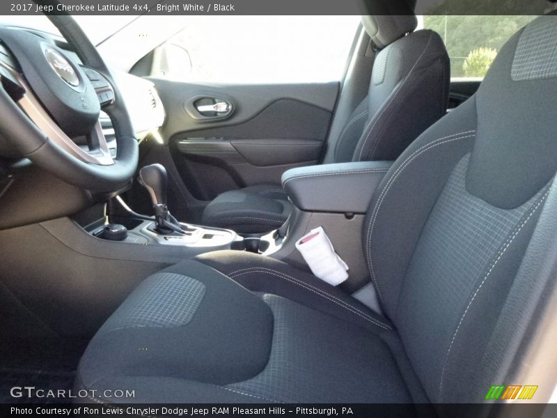 Bright White / Black 2017 Jeep Cherokee Latitude 4x4