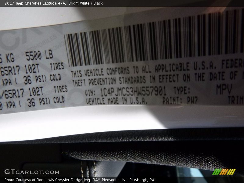 Bright White / Black 2017 Jeep Cherokee Latitude 4x4