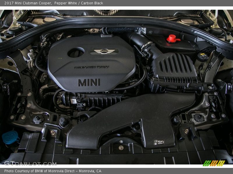 Pepper White / Carbon Black 2017 Mini Clubman Cooper
