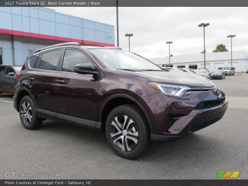 Front 3/4 View of 2017 RAV4 LE