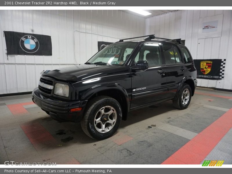 Front 3/4 View of 2001 Tracker ZR2 Hardtop 4WD