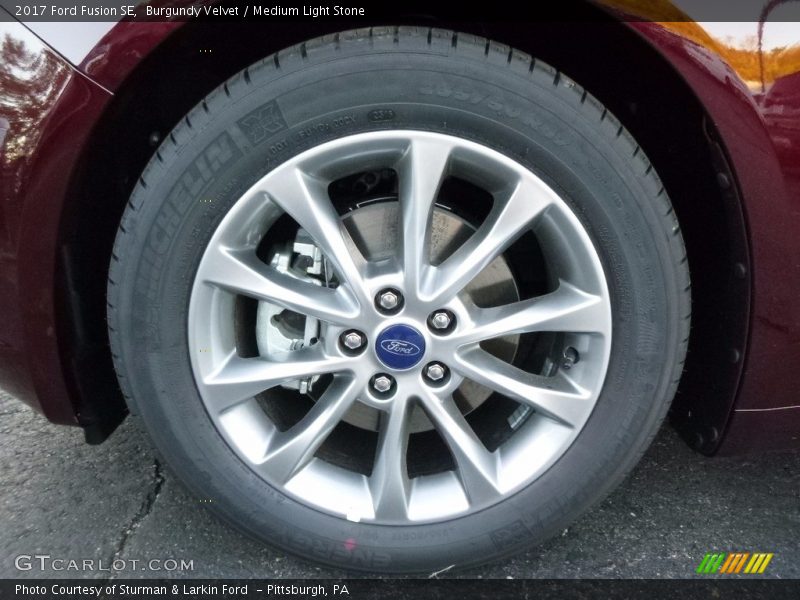 Burgundy Velvet / Medium Light Stone 2017 Ford Fusion SE