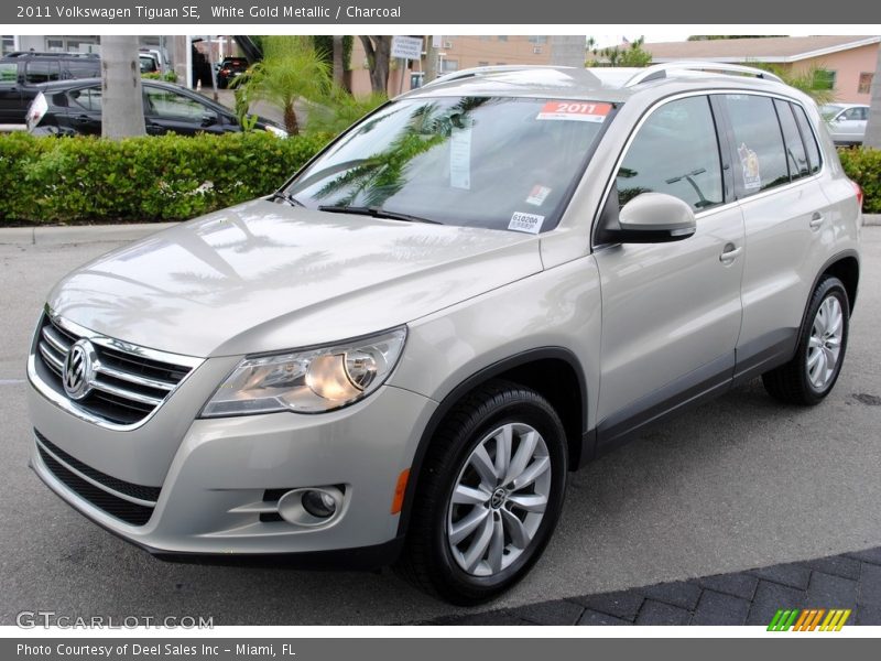 Front 3/4 View of 2011 Tiguan SE