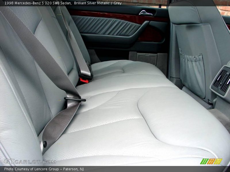 Brilliant Silver Metallic / Grey 1998 Mercedes-Benz S 320 SWB Sedan