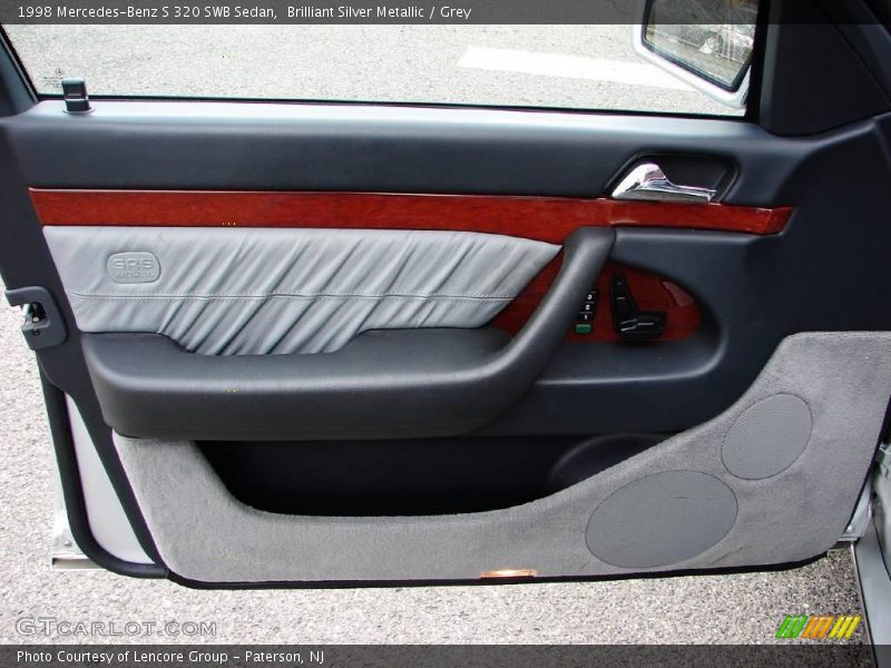 Brilliant Silver Metallic / Grey 1998 Mercedes-Benz S 320 SWB Sedan