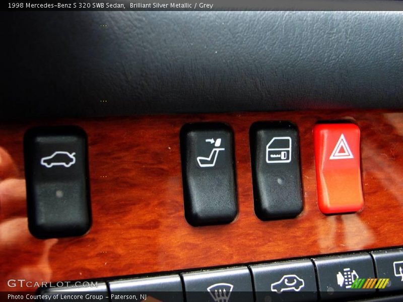 Brilliant Silver Metallic / Grey 1998 Mercedes-Benz S 320 SWB Sedan