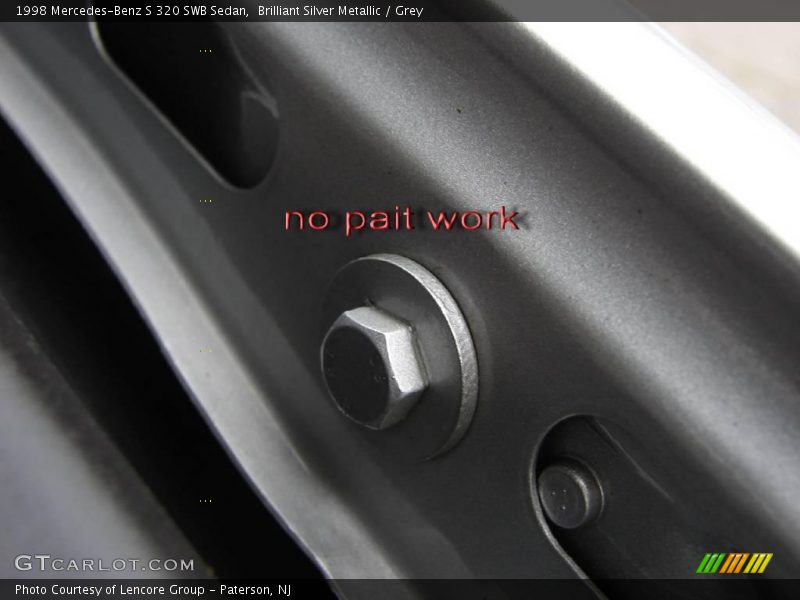 Brilliant Silver Metallic / Grey 1998 Mercedes-Benz S 320 SWB Sedan