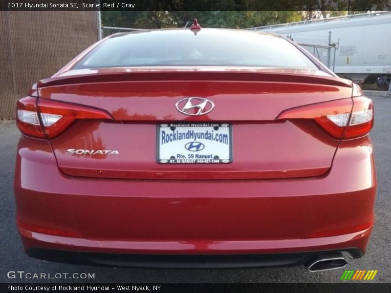 Scarlet Red / Gray 2017 Hyundai Sonata SE