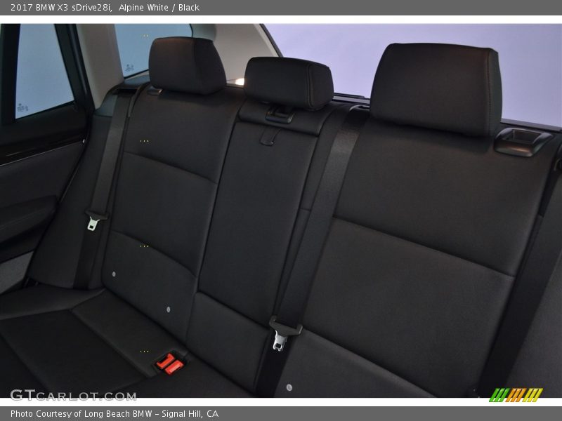 Alpine White / Black 2017 BMW X3 sDrive28i